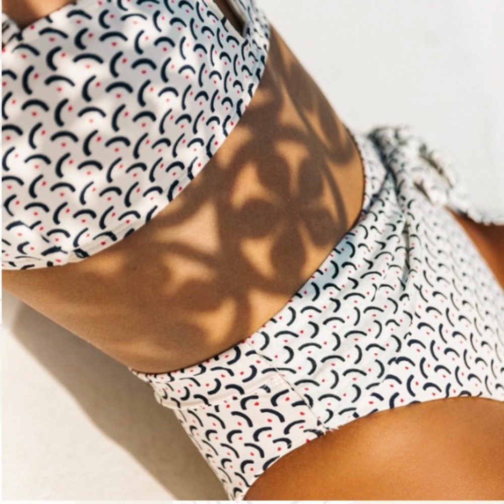 Billabong high waisted bikini bottoms XL NEW